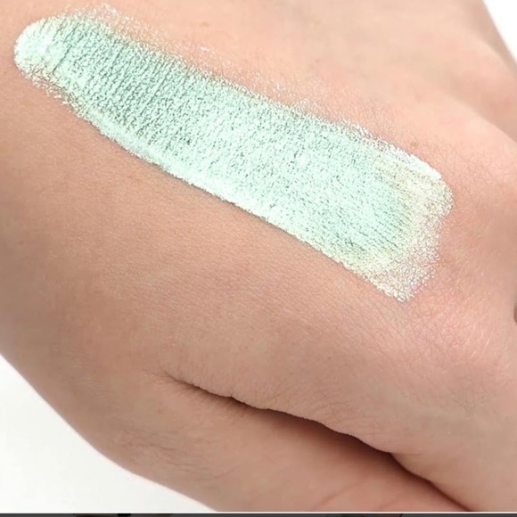 Mermaid Scales | Makeup Revolution Liquid Highlighter (0.61 fl oz / 18ml) - Picture 5 of 6
